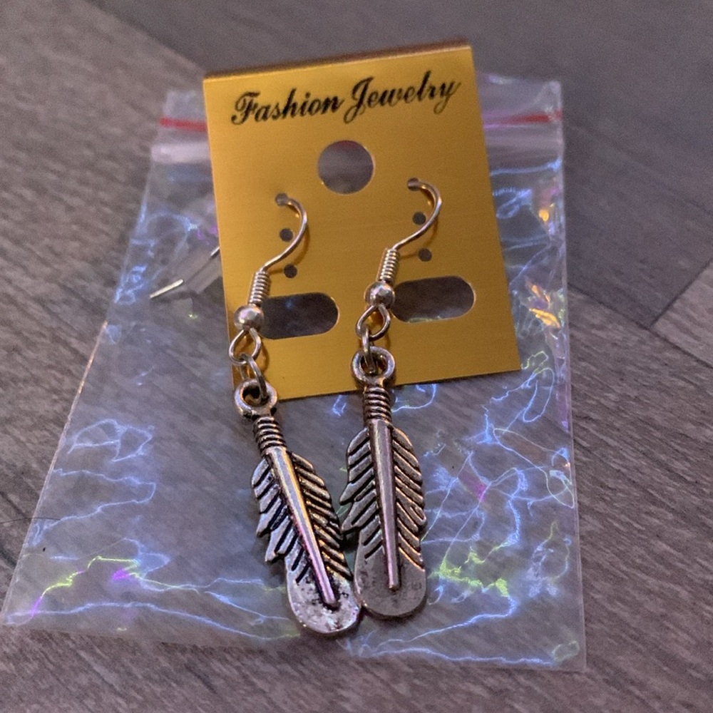 Silver leaf earrings - Picture 3 of 3